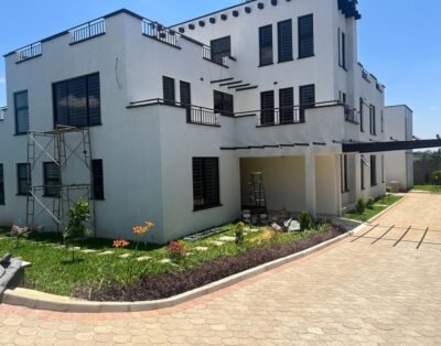 6 Bedroom House For Rent in Runda