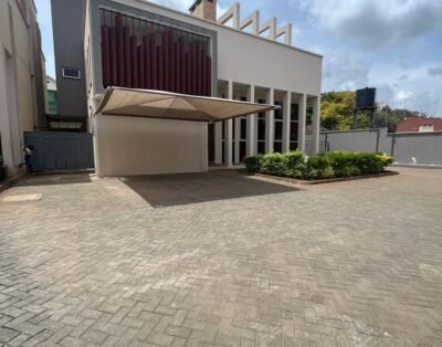 6 Bedroom Villa For Rent in Lavington