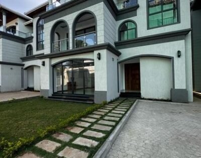 5 Bedroom Villa For Rent in Lavington