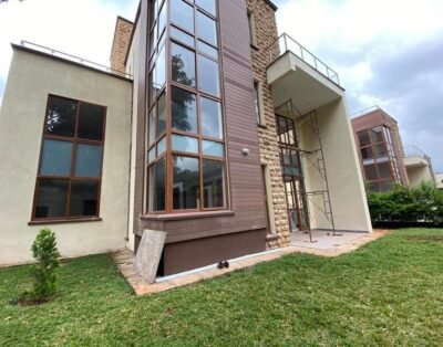 5 Bed Villa with En Suite at Lavington